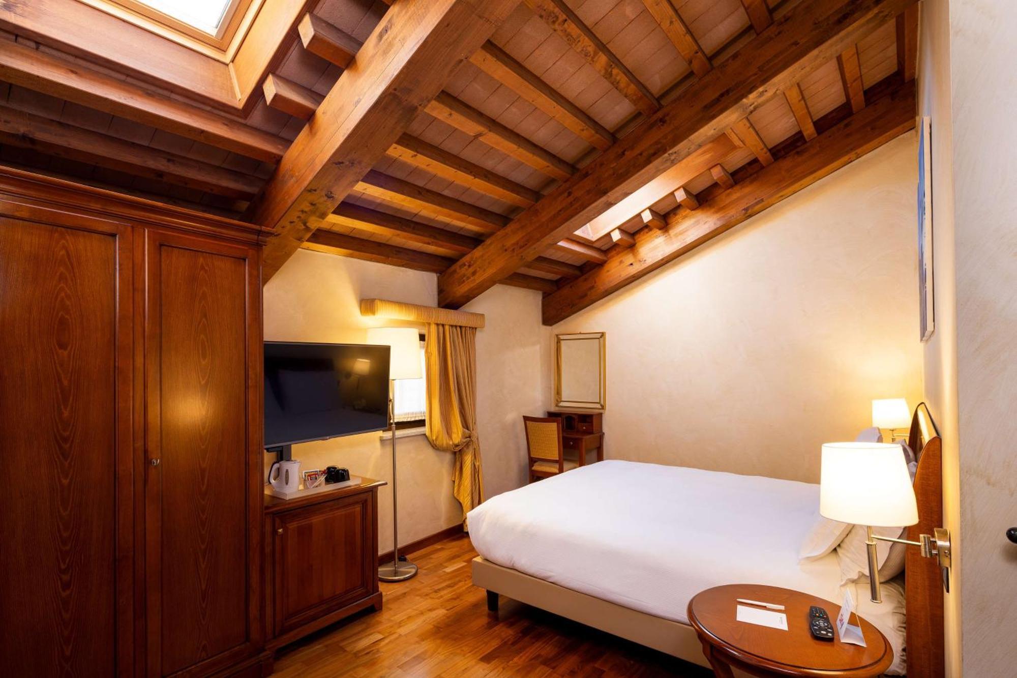 Best Western Plus Hotel Le Rondini San Francesco al Campo Exterior photo